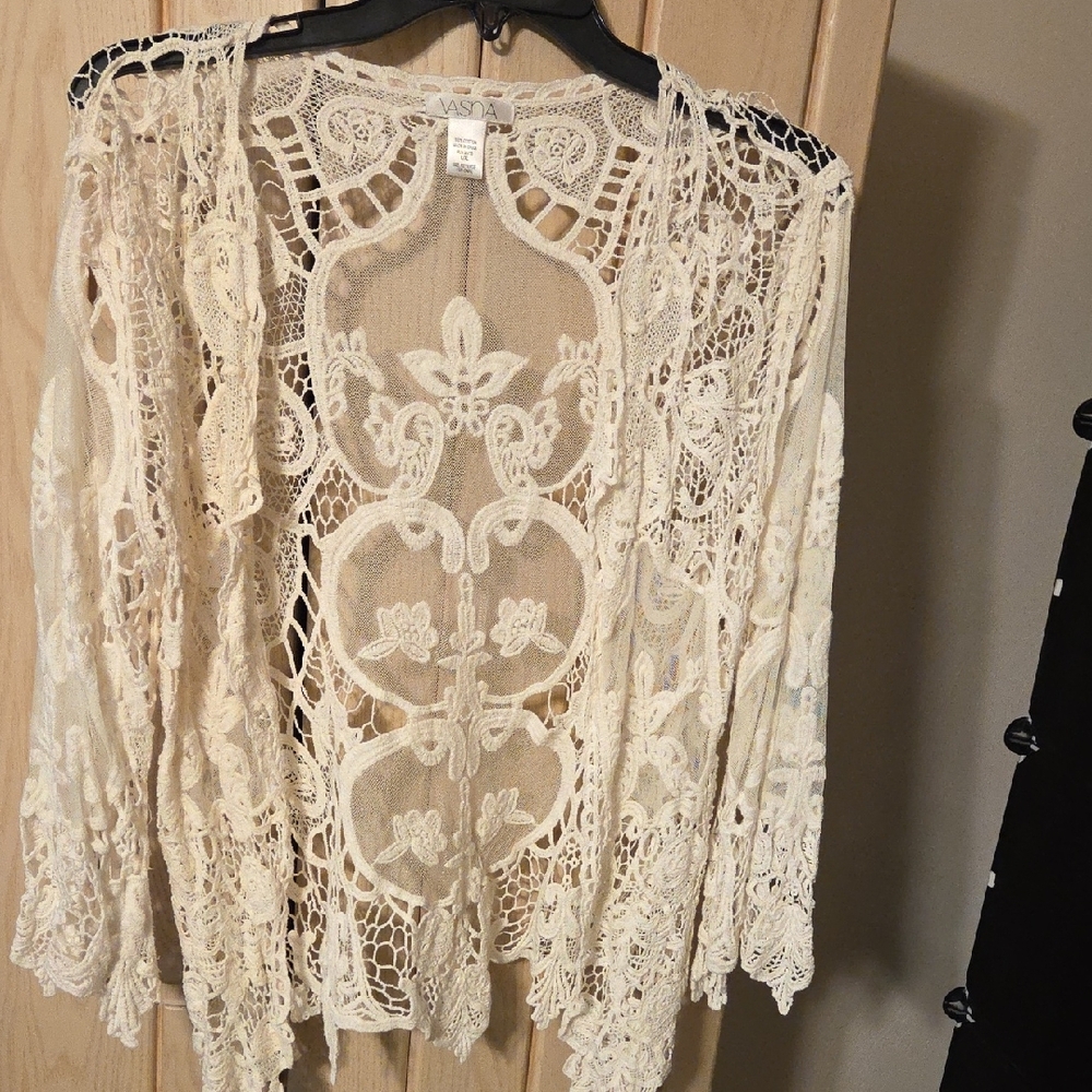 Intricate Lace Open-Front Jacket - Picture 4 of 5